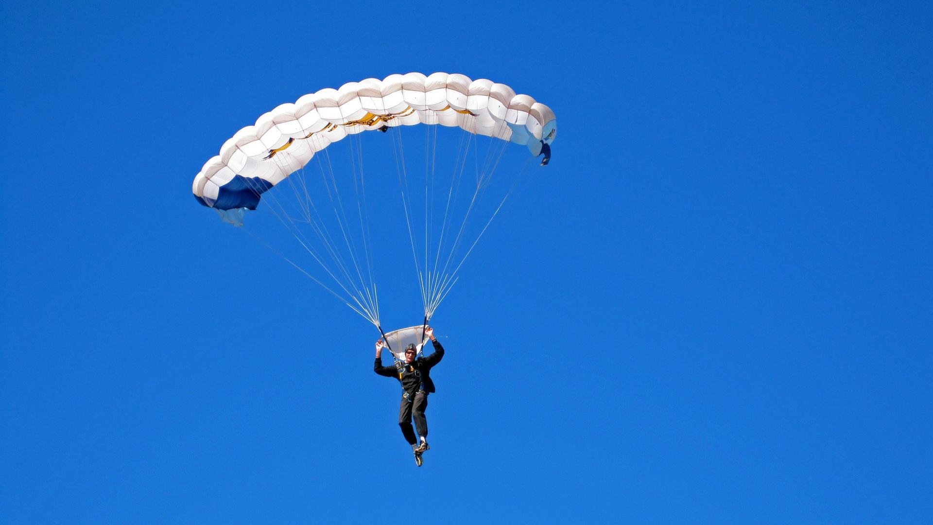 青少年篮球训练注重技术细节提升实战能力和竞争力，青少年篮球技术训练内容